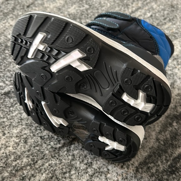 Toddler boys size 10 Navy blue winter snow boots by Apatowa. NWTs - Picture 4 of 4